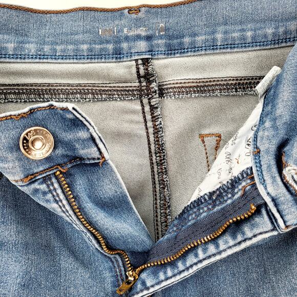 Lee Riders Flared Blue Medium Washed 5-Pocket Zip Denim Jeans Women's Size 8 Med - Picture 3 of 8